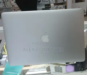 New Laptop Apple MacBook Pro 2017 16GB Intel Core I7 SSD 256GB