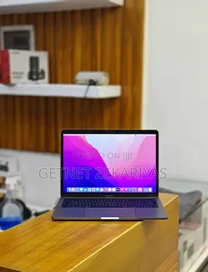 New Laptop Apple MacBook Pro 2019 16GB Intel Core I7 SSD 256GB