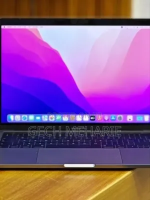 New Laptop Apple MacBook Pro 2019 16GB Intel Core i7 SSD 256GB