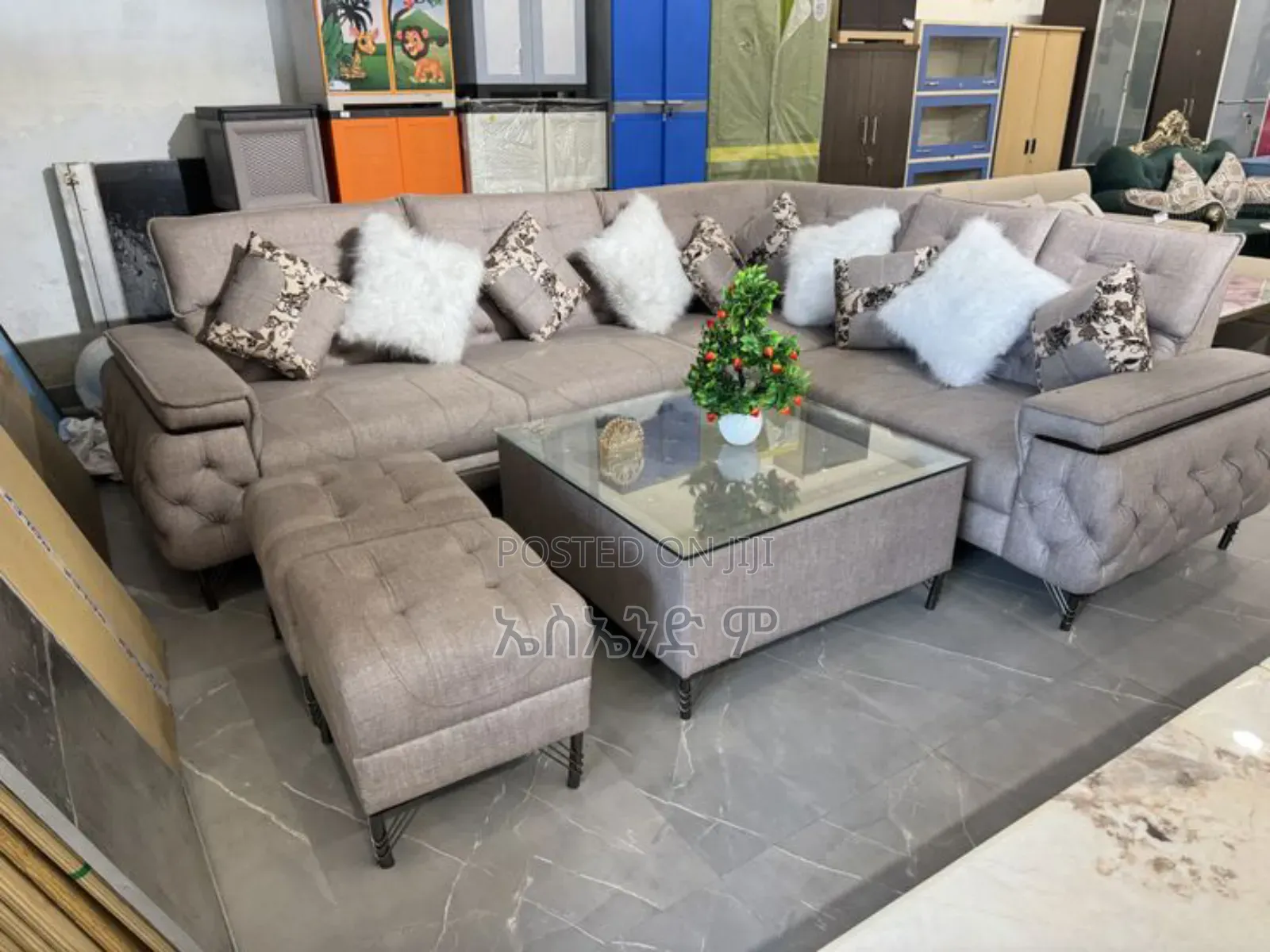 Olay Style Sofa With Table Design