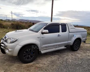 Toyota Hilux 2.5 D-4D 4X4 SRX 2010 Silver