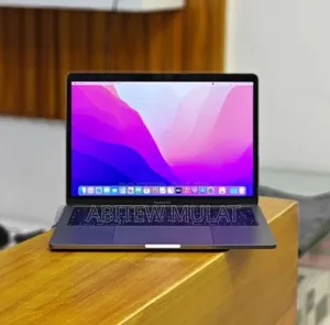 Photo - New Laptop Apple MacBook Pro 2019 16GB Intel Core I7 SSD 256GB