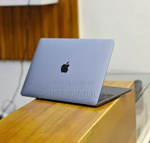 New Laptop Apple MacBook Pro 2019 16GB Intel Core I7 SSD 256GB