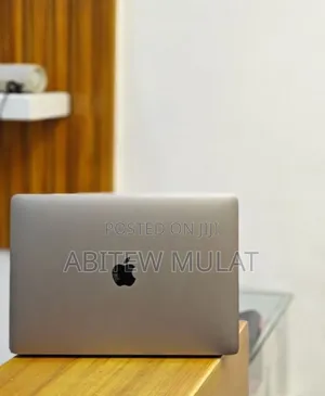 New Laptop Apple MacBook Pro 2019 16GB Intel Core I7 SSD 256GB