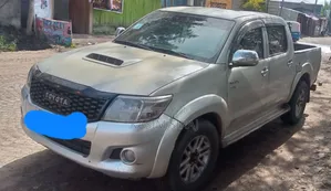 Toyota Hilux 2.5 D-4D 4X4 SRX 2012 Silver