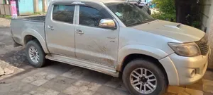 Toyota Hilux 2.5 D-4D 4X4 SRX 2012 Silver