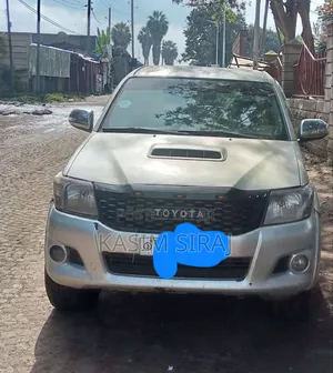 Toyota Hilux 2.5 D-4D 4X4 SRX 2012 Silver