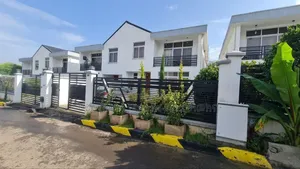 Furnished 6bdrm Townhouse/Terrace in ሆሴ ሪልስተት ኮምፋውንድ ውስጥ, Yeka for sale