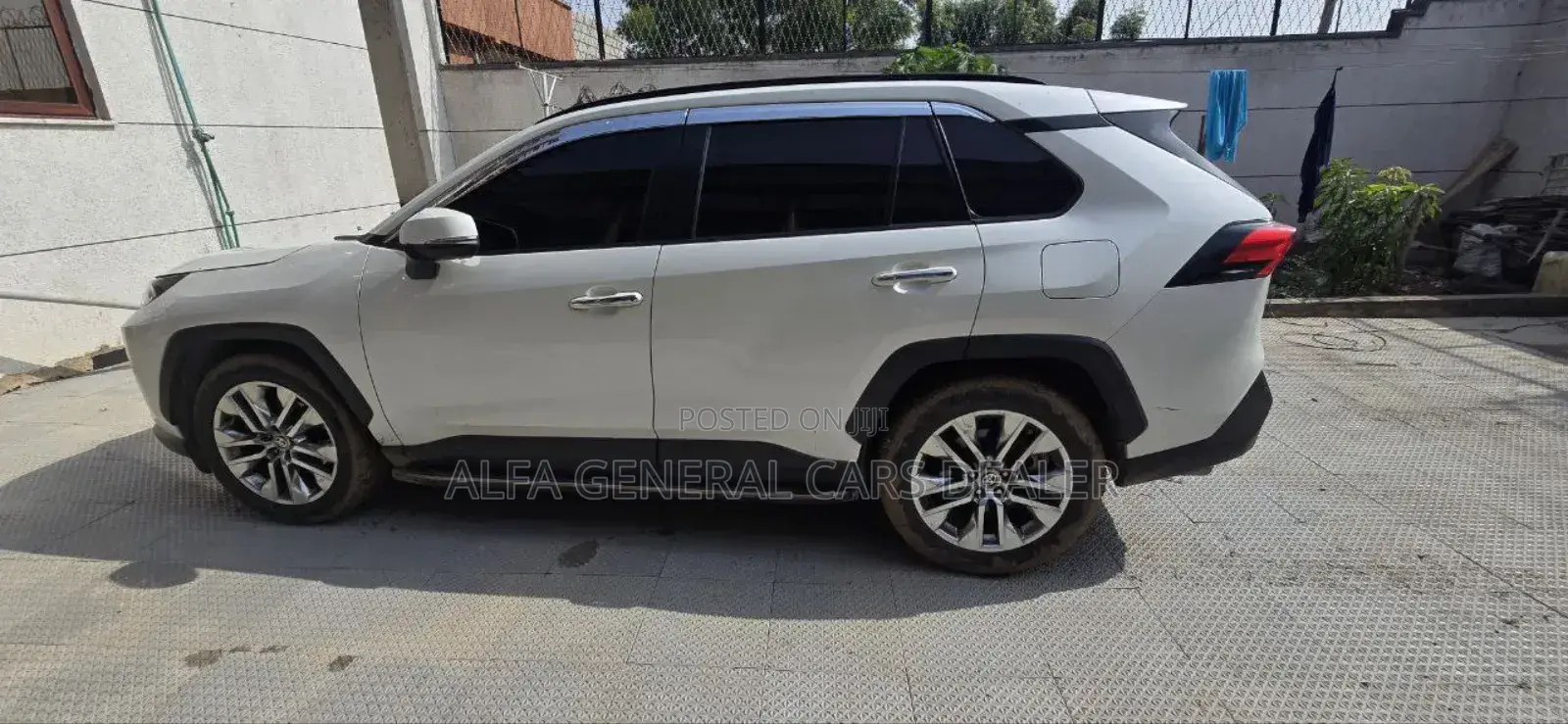 Toyota RAV4 2021 White