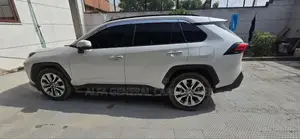 Toyota RAV4 2021 White