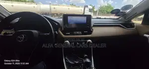 Toyota RAV4 2021 White