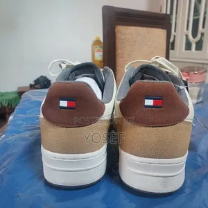 Tommy Hilfiger Sneakers – Brand New, Size 43