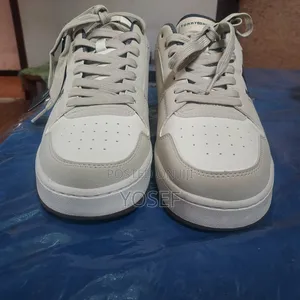 Tommy Hilfiger Sneakers – Brand New, Size 43