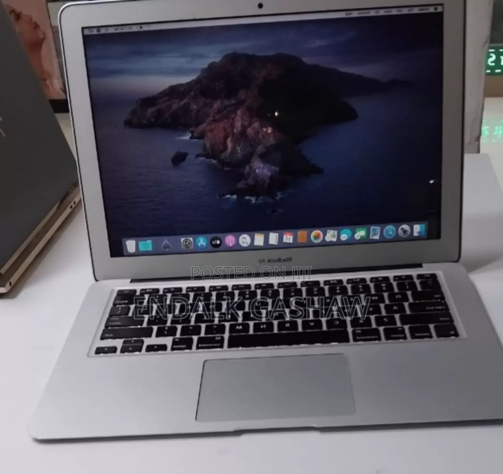 New Laptop Apple MacBook Air 4GB Intel Core I5 SSD 256GB