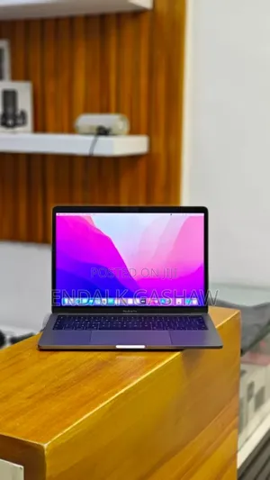 New Laptop Apple MacBook Pro 2019 16GB Intel Core I7 SSD 256GB