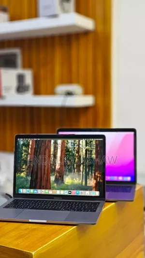 New Laptop Apple MacBook Pro 2019 16GB Intel Core I7 SSD 256GB