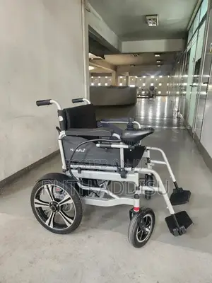 Photo - Electrical Wheelchair段的packed Analog Wheelchair管理digital Wheelchair
