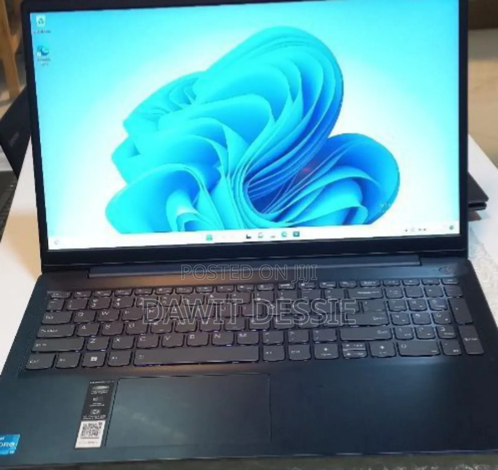 New Laptop Lenovo 8GB Intel Core I3 SSD 256GB