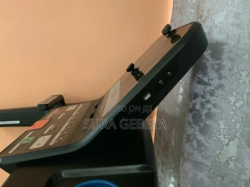 Reebok ድርጅት ያመረተዉ Reebok Jet 300 Series Home Treadmill