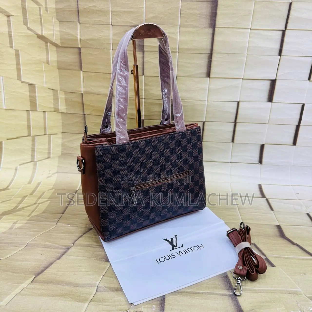 Ladies. Lv Brand. With Three Partition and Different Color Hand Bag