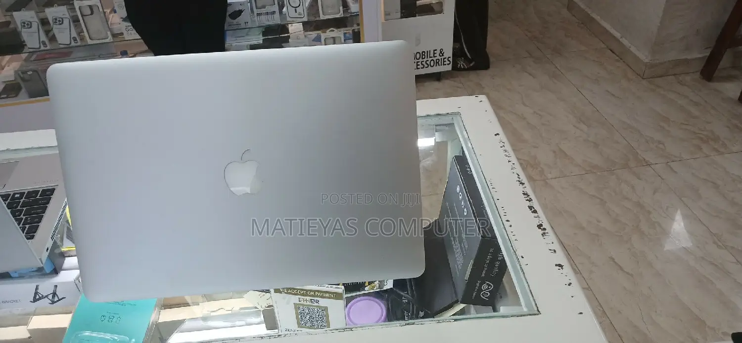 Laptop Apple MacBook Pro 2015 16GB Intel Core I7 SSD 256GB