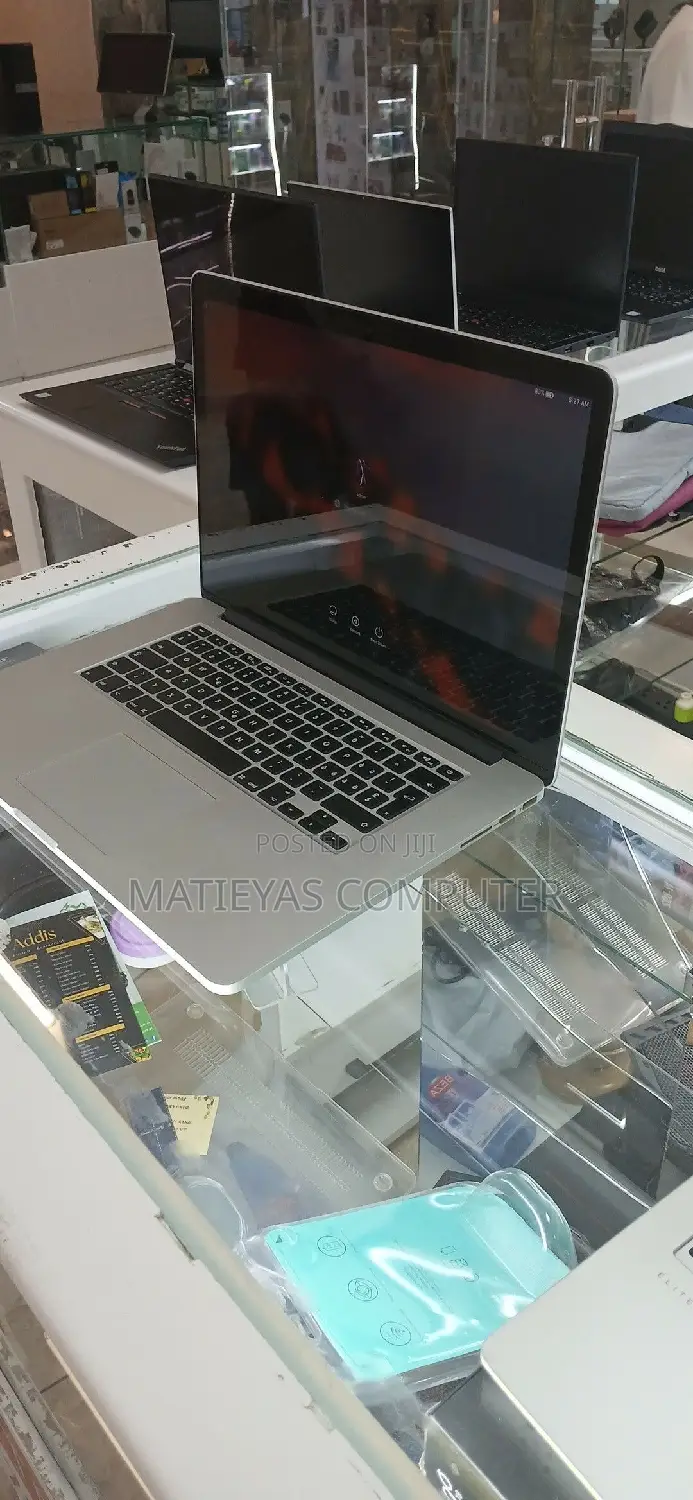 Laptop Apple MacBook Pro 2015 16GB Intel Core I7 SSD 256GB