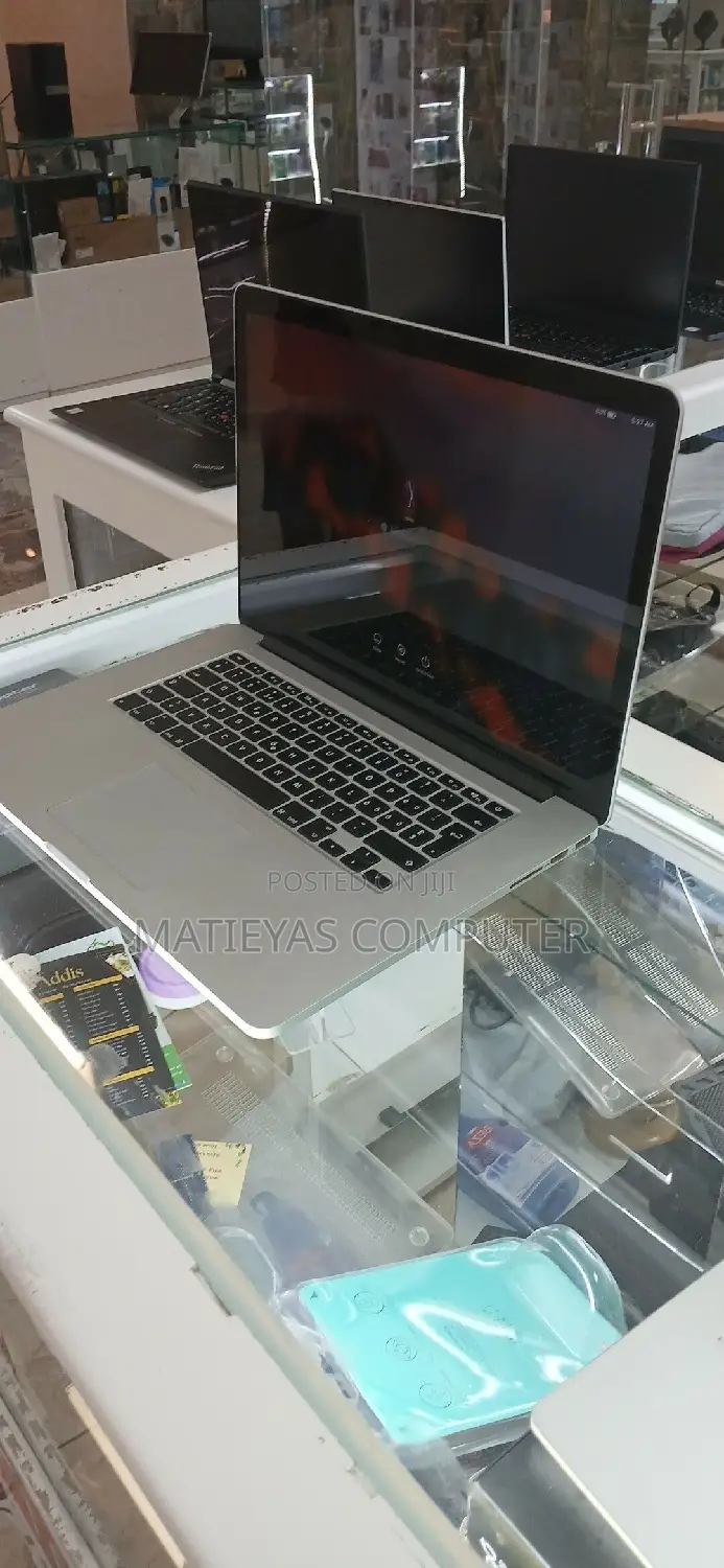 Laptop Apple MacBook Pro 2015 16GB Intel Core I7 SSD 256GB