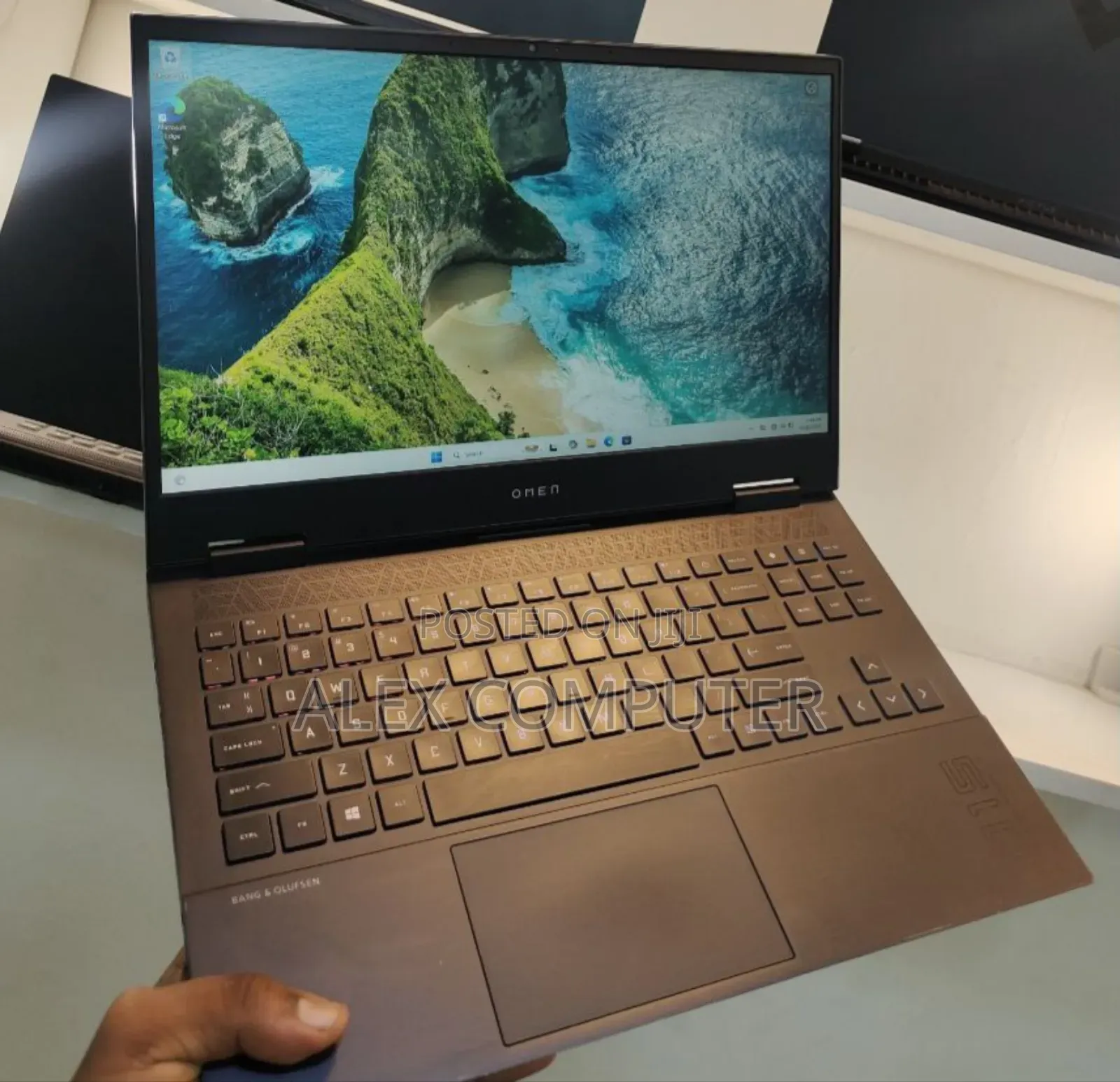 New Laptop HP Omen 15 16GB AMD Ryzen 7 SSD 512GB