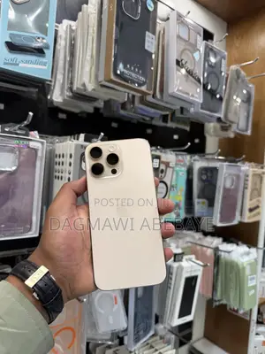 Photo - Apple iPhone 16 Pro Max 256 GB Gold