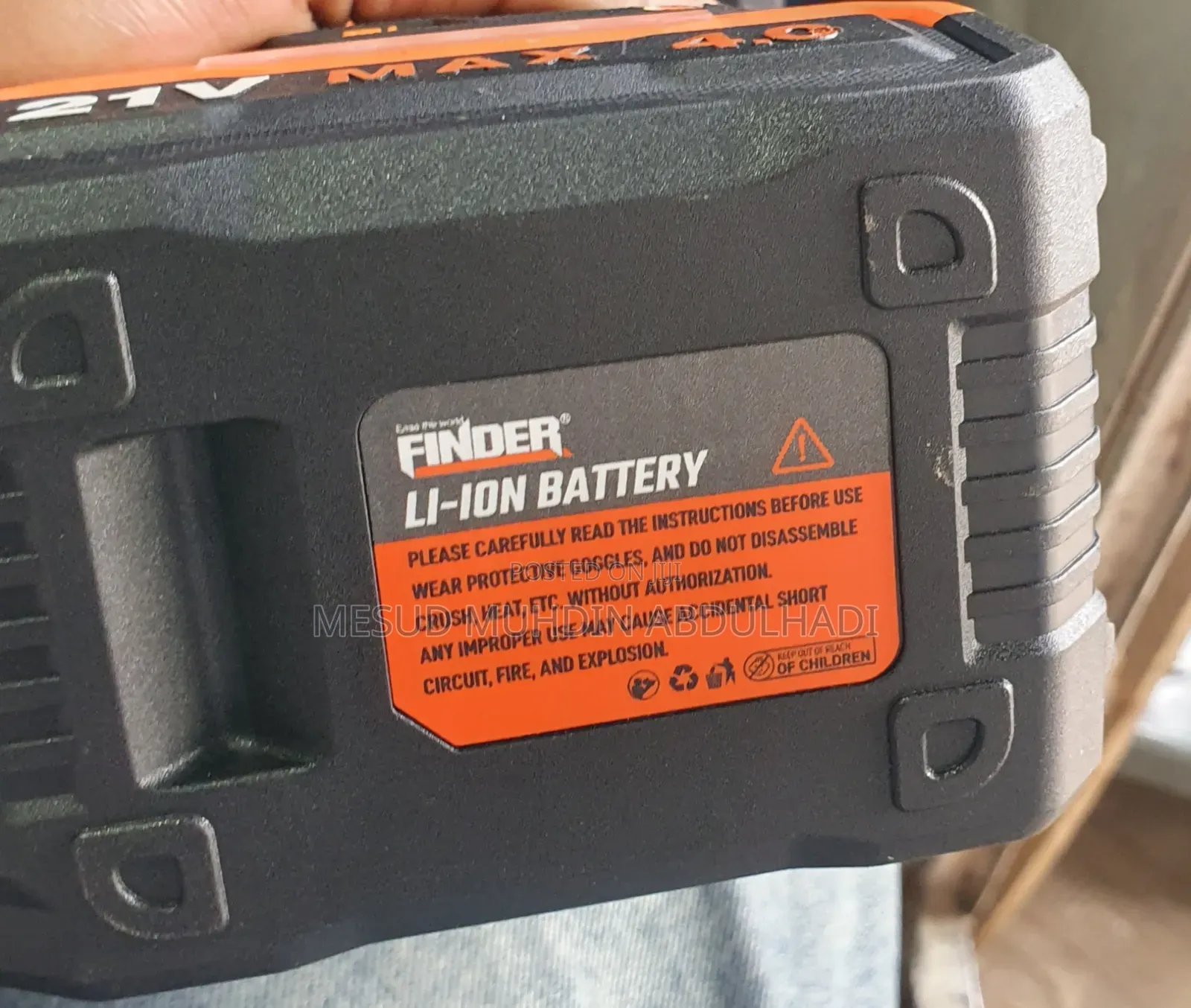 Finder Charger Impact 21v Wreches Brushless