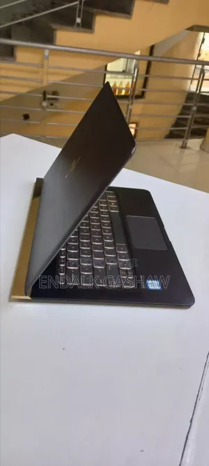 New Laptop HP Spectre 8GB Intel Core I7 SSD 256GB