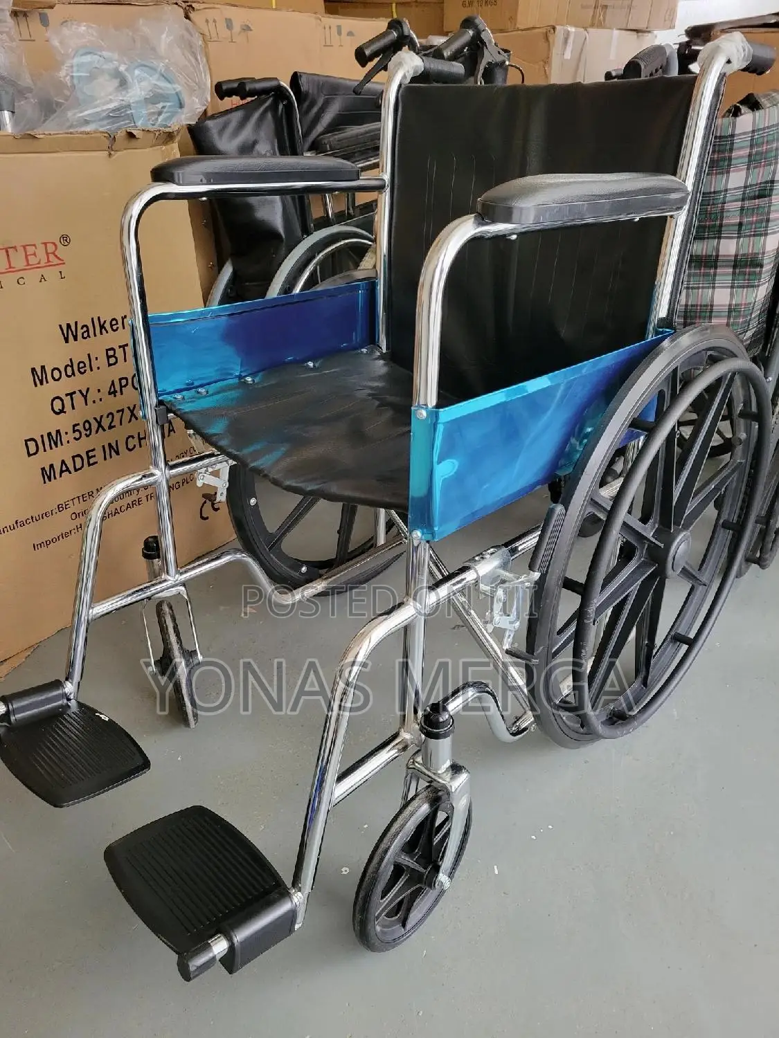 Wheelchair/Wheelchair/Comfortable Seating–Features a Foldable Backrest