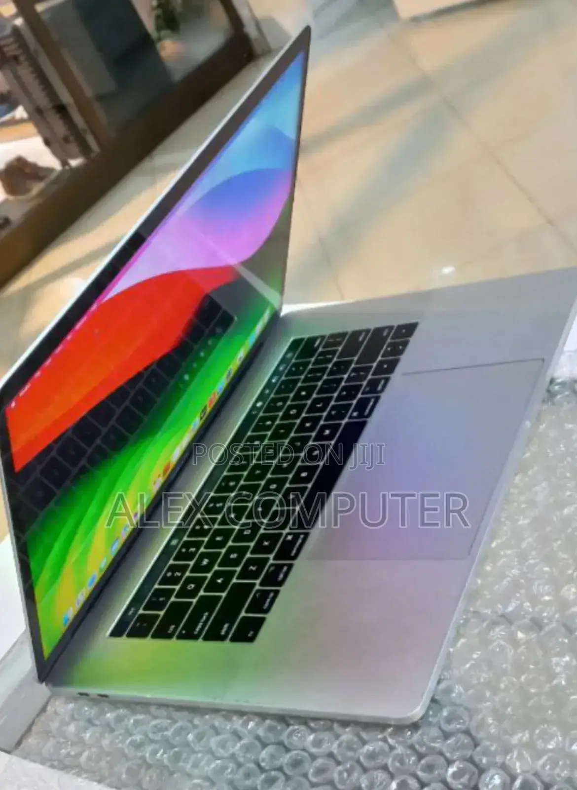 New Laptop Apple MacBook Pro 2017 16GB Intel Core I7 SSD 256GB