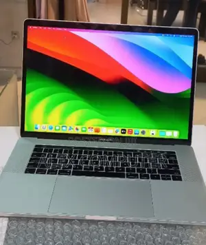 New Laptop Apple MacBook Pro 2017 16GB Intel Core I7 SSD 256GB