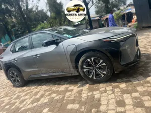 Photo - Toyota bZ4X 2023 Silver