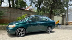Photo - Toyota Platz 2001 Green