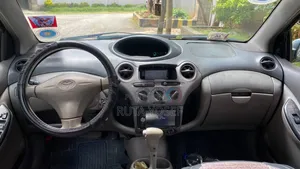 Toyota Platz 2001 Green