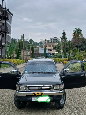 Toyota Hilux 2000 Black