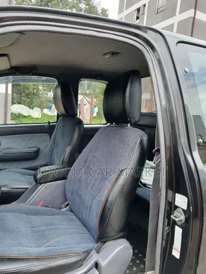 Toyota Hilux 2000 Black