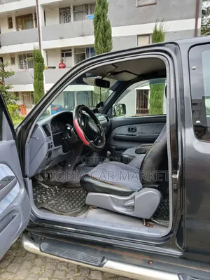 Toyota Hilux 2000 Black
