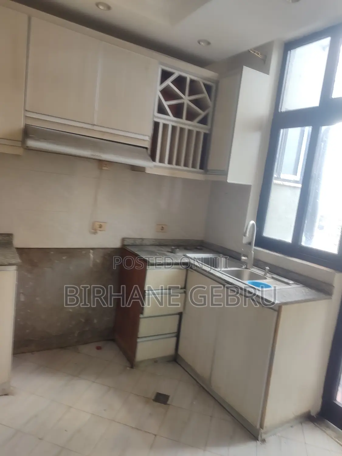 3bedroom Luxury Apartiment for Office