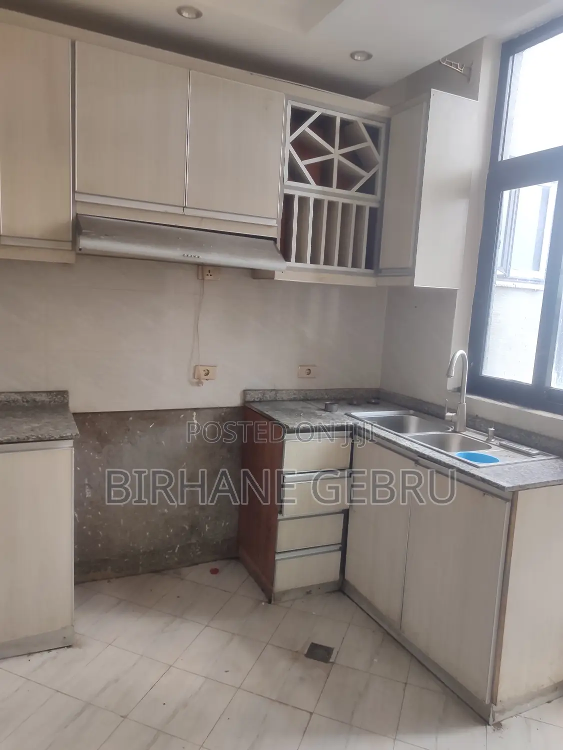 3bedroom Luxury Apartiment for Office