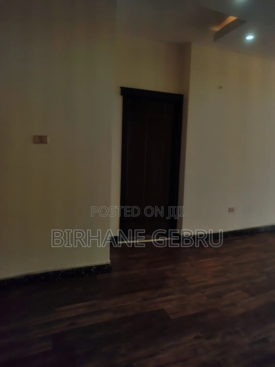 3bedroom Luxury Apartiment for Office