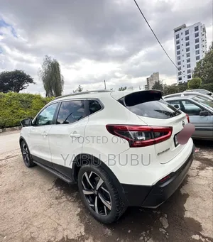 Photo - Nissan Qashqai 2017 White