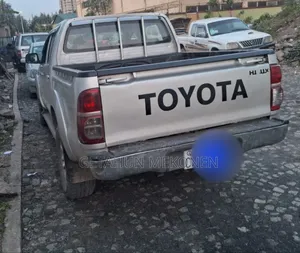 Toyota Hilux 2009 Gray