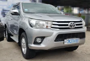Photo - Toyota Hilux 2017 Silver