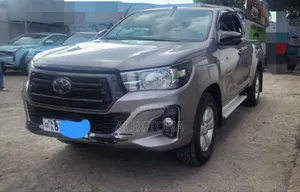 Toyota Hilux 2020 Gray