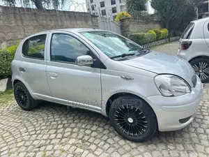 Toyota Vitz 2002 Silver
