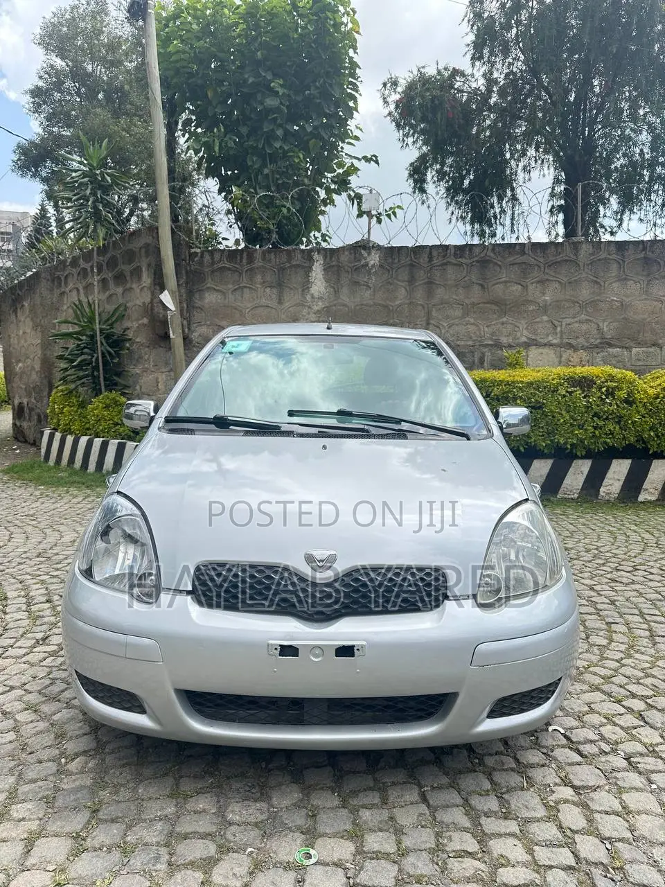 Toyota Vitz 2002 Silver