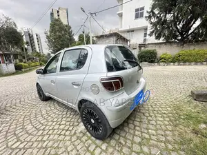 Toyota Vitz 2002 Silver